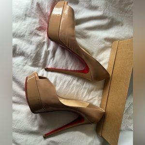 Christian Louboutin lady peep nude 39.5